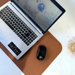 Como montar um escritório mais profissional com acessórios de couro personalizados?