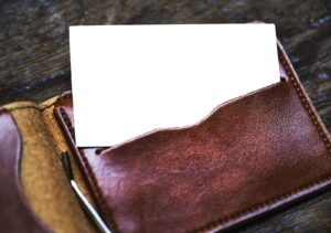 Porta-cartão de couro personalizado é seguro? veja quando vale o investimento