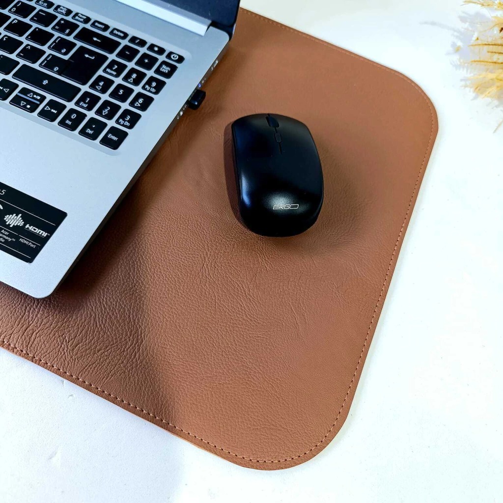 Mouse pad personalizado de couro: quais as vantagens para quem trabalha com computador?