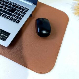 Mouse pad personalizado de couro: quais as vantagens para quem trabalha com computador?
