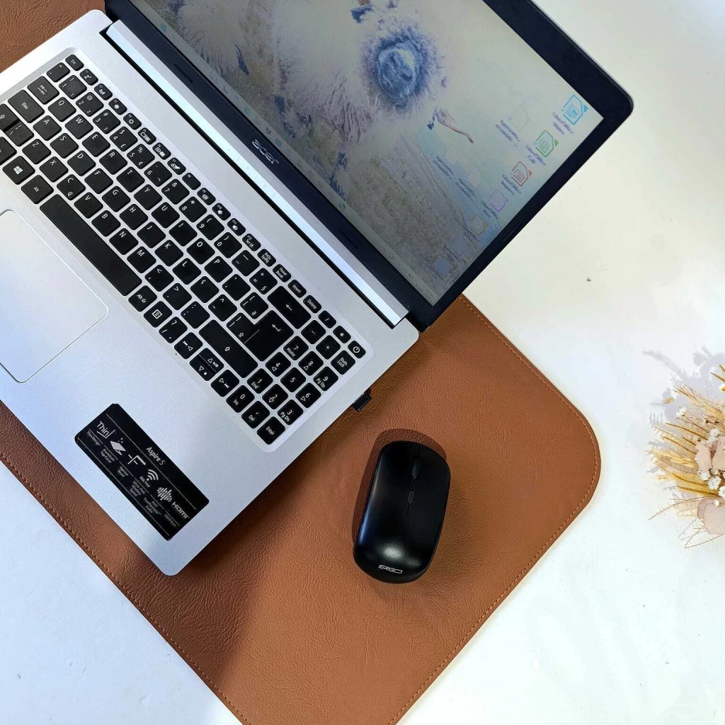 Desk pad de couro: organização, conforto e sofisticação no home office